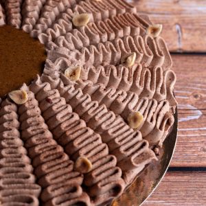 Détail du praliné maison et de la ganache montée chocolat