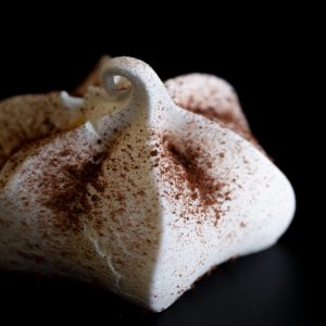 Meringue pour de cacao atelier artisanales pâtisserie à domicile à Rumilly, annecy ou aix les bains