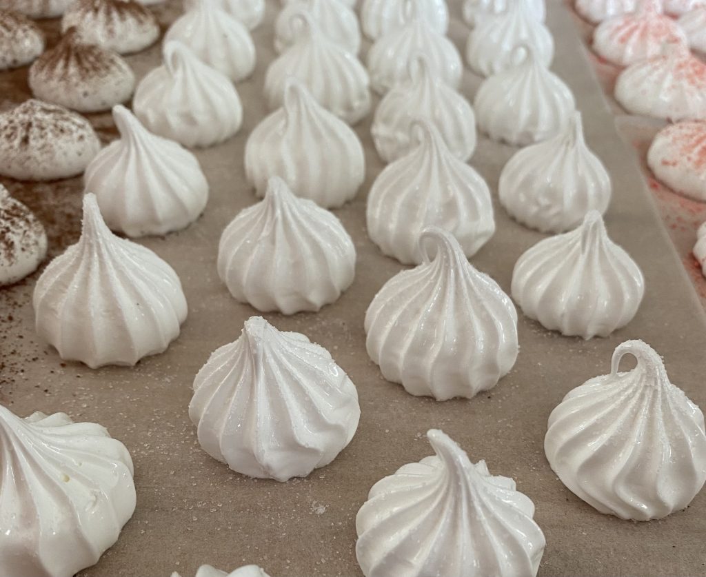 Meringue blanche pailletée effet diamant, lots de compétition, cadeau gourmand et idée originale, disponible Rumilly, Annecy, Aix-les-Bains